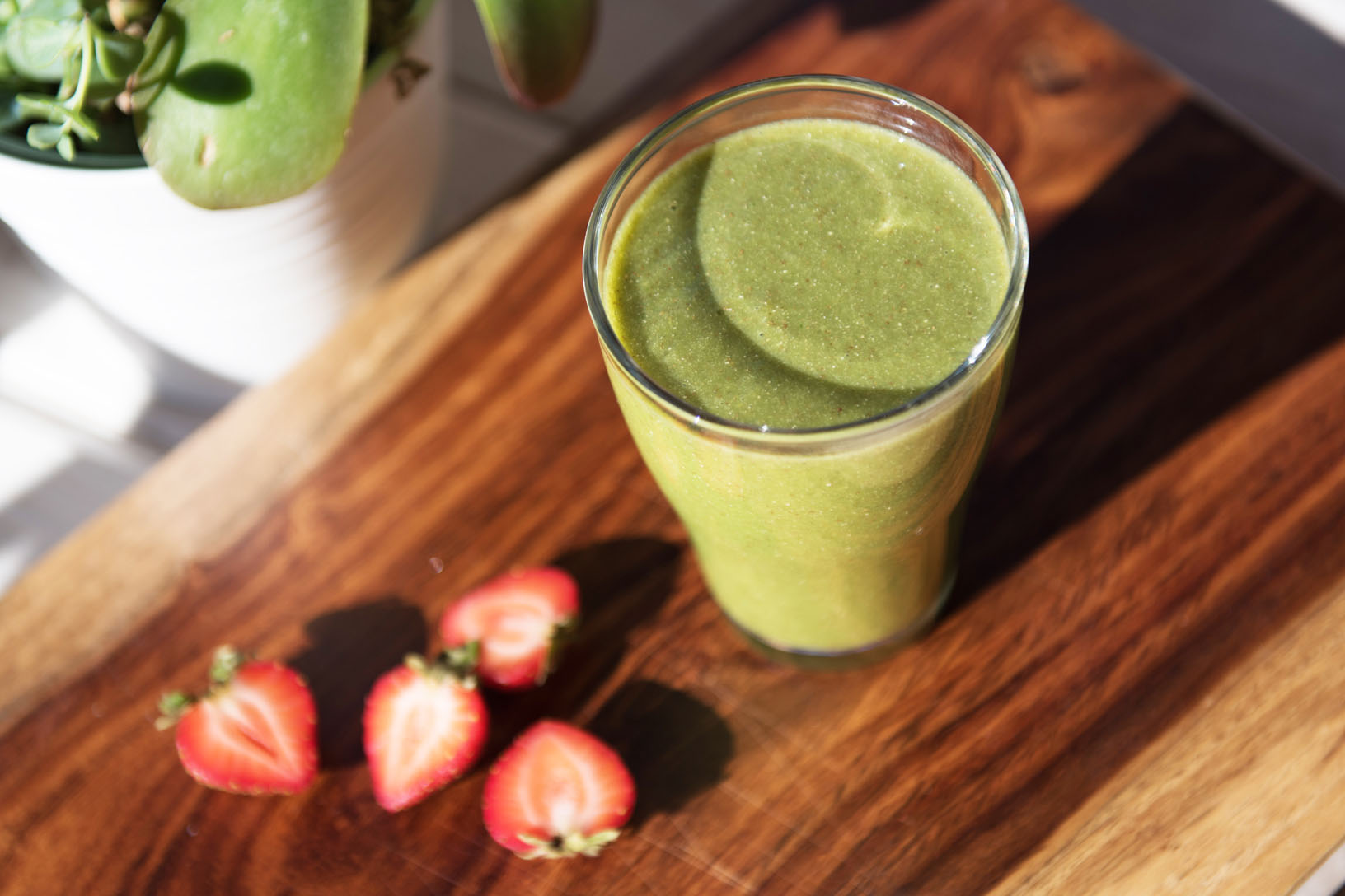 Strawberry Green Smoothie - Recipe - nutribullet