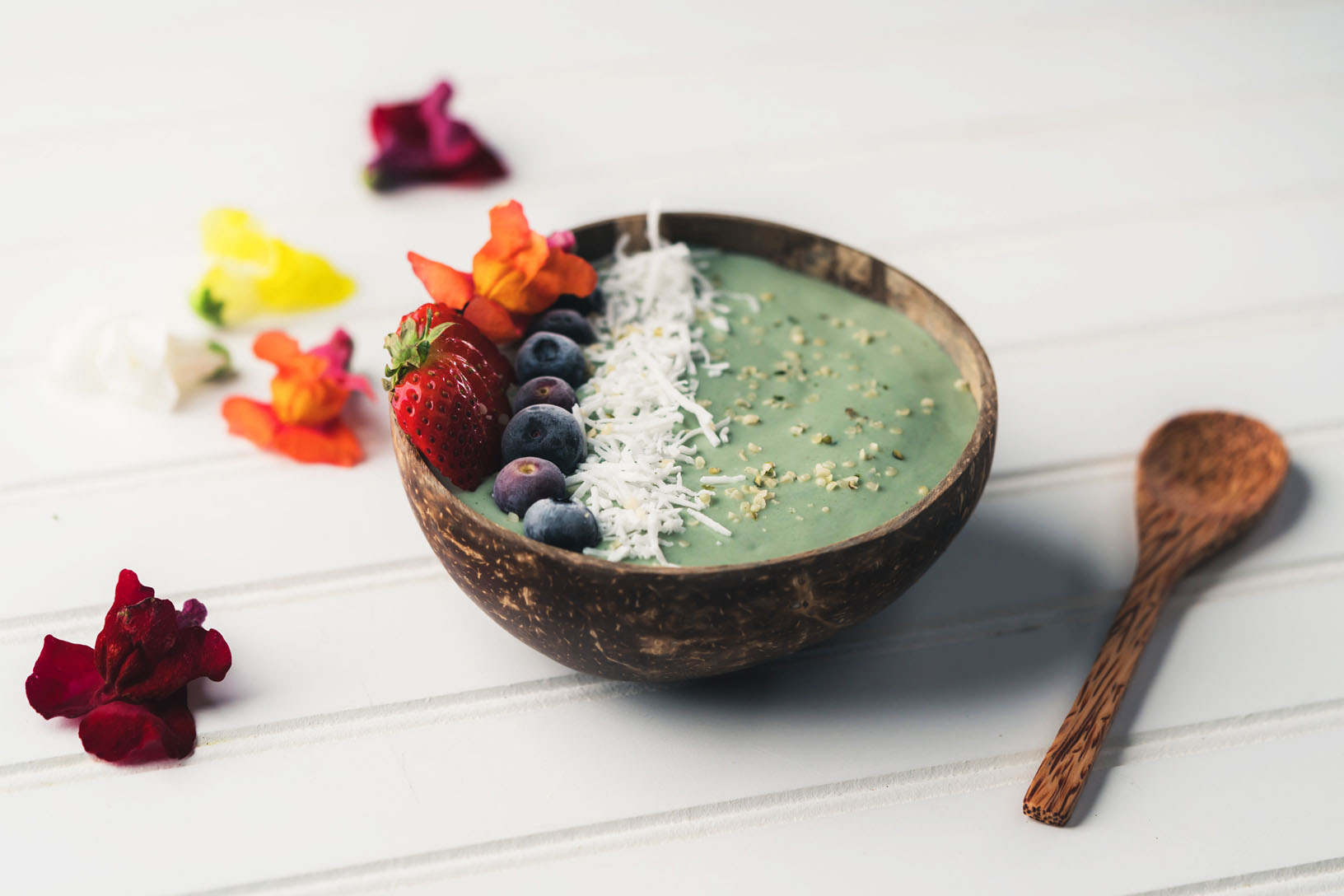 Azure Coconut Smoothie Bowl - Recipe - nutribullet