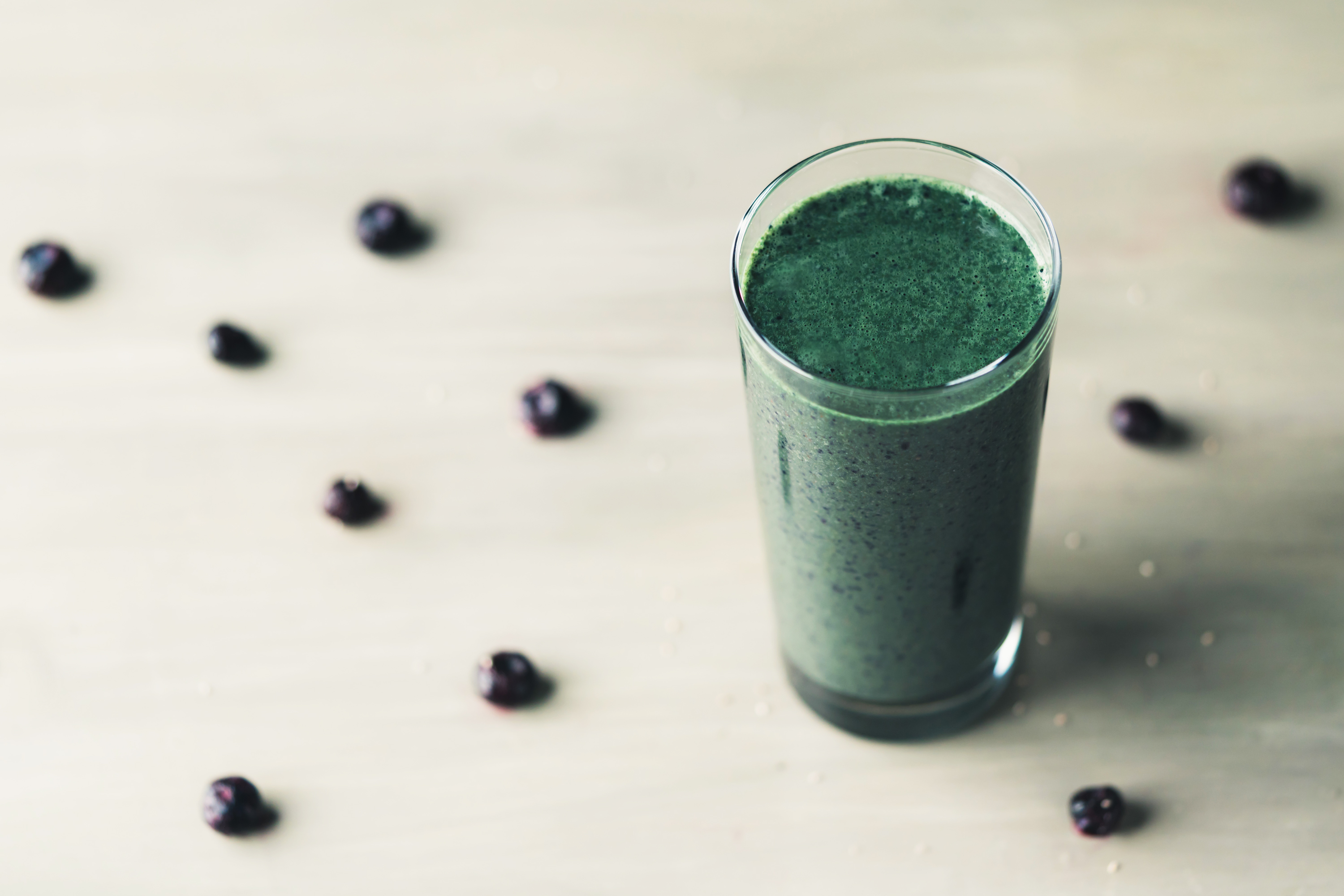 Avocado Smoothie {With Blueberries} –